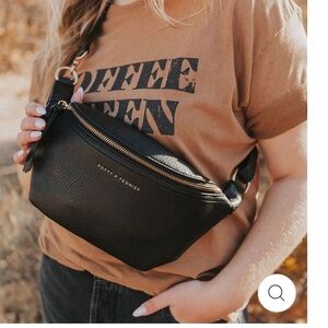 NWT + Dust Bag. POPPY & PEONIES Side Kick Bag. Never Used.